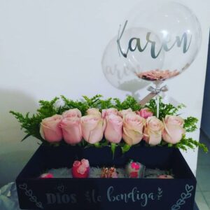 Rosas y fresas decoradas