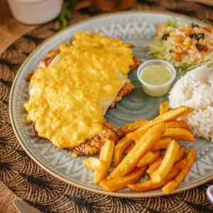 Filete de pollo en salsa de maiz y queso